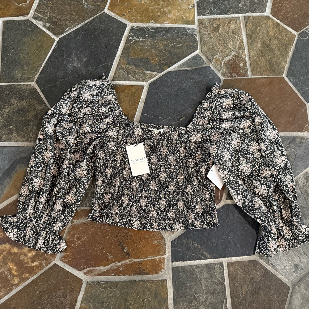 Promesa Black and White Floral Blouse